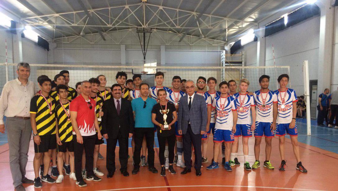 İlçe Milli Eğitim Müdürümüz Sayın Mehmet KILINÇ, Liseler Arası Voleybol Turnuvası Ödül Törenine Katıldı
