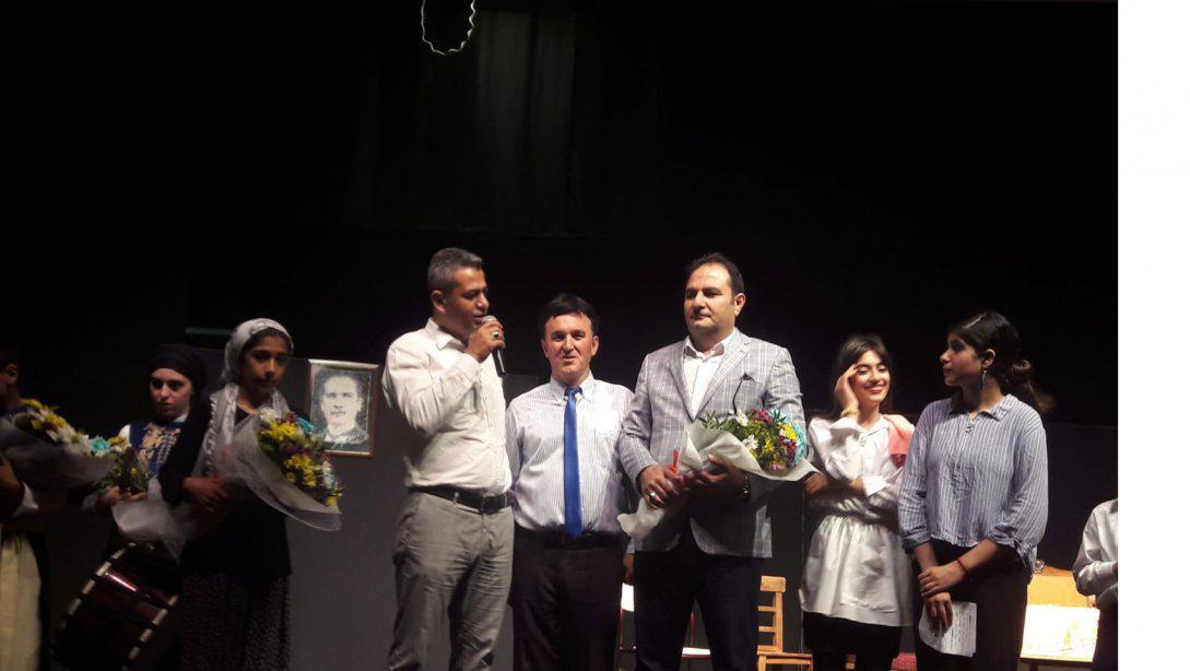 İlçe Milli Eğitim Müdürümüz Sayın Murat ÇELİK, Anadolu Ortaokulu´nun Tiyatro Gösterisini İzledi