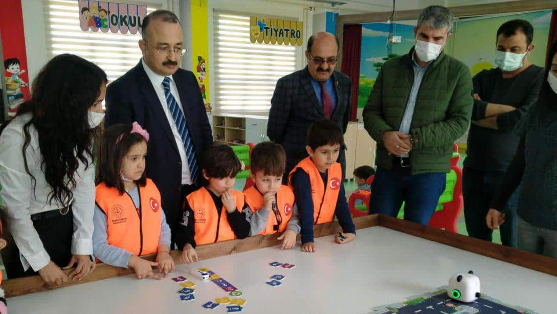 Kaymakamımız Sayın Dr. Mehmet ÖZEL'in Oyuncak Bankası Ziyareti